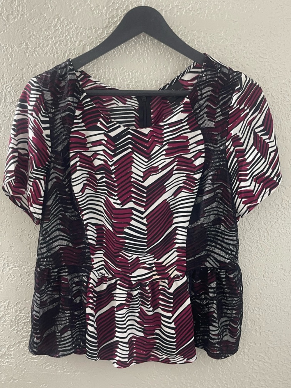 Worthington‎ Y2K Women’s Burgundy, Black & White Printed Peplum Top Large